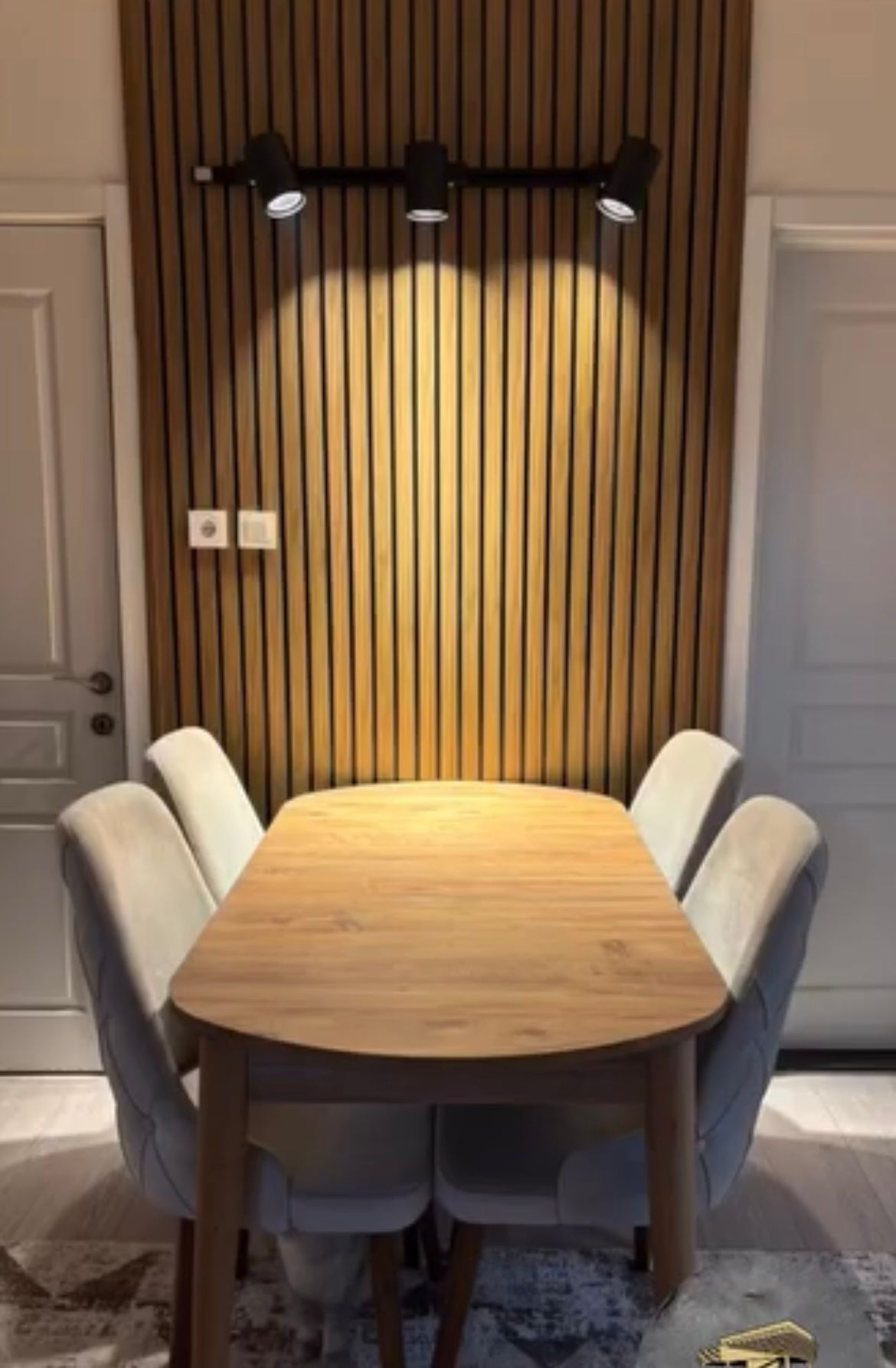 Ahşap yüzey iç mekân uygulaması